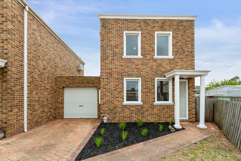 2/10 Teneriffe Close, Epping