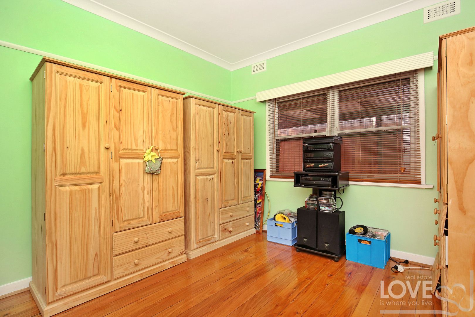Bright & Spacious home!