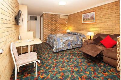 MOTEL FOR SALE- MAJOR HWY LOCATION