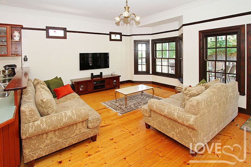 Grand Living In The Heart Of The Oakhill Estate