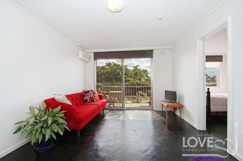 Refurbished Trendy Apartment in Envious Position!