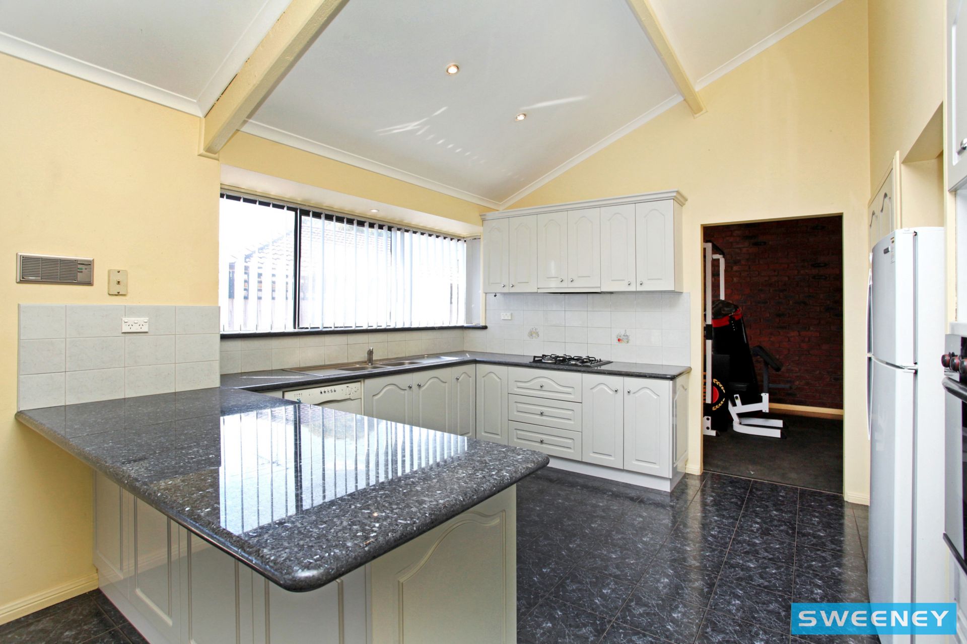 6 Bayliss Road, Deer Park - Thumbnail 3