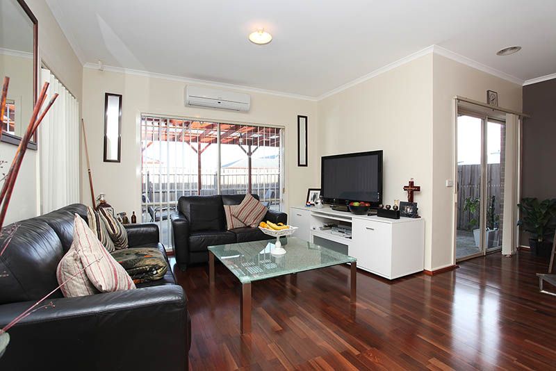 63 The Glades, Taylors Hill - Thumbnail 4