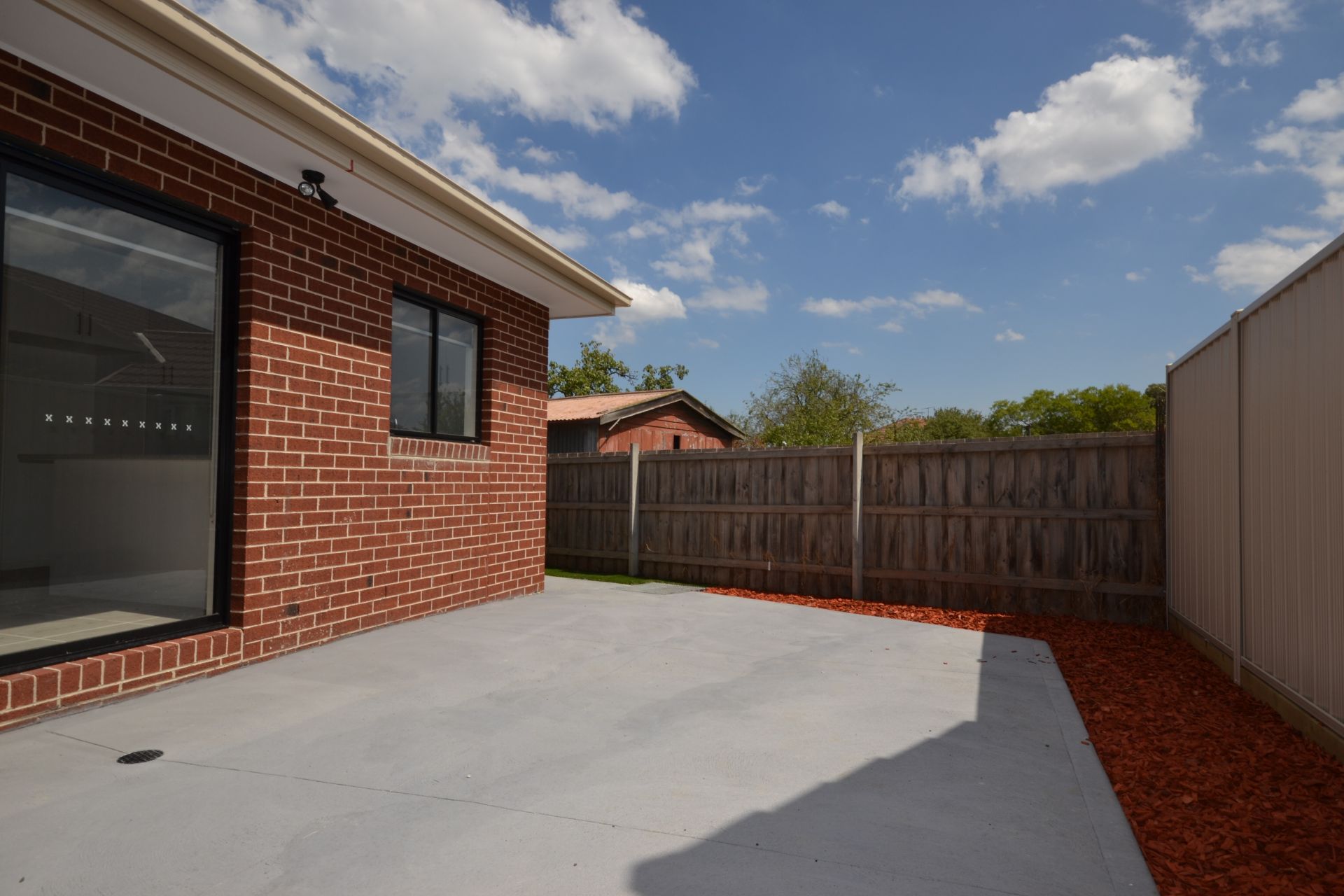 MODERN 4 BEDROOM HOUSE AND LOW MAINTENANCE BLOCK - SOUNDS PERFECT!