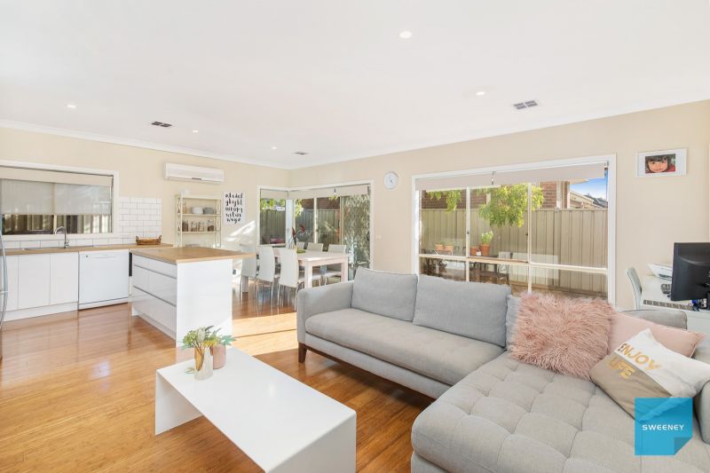 27 Naracoorte Drive, Caroline Springs - Thumbnail 5