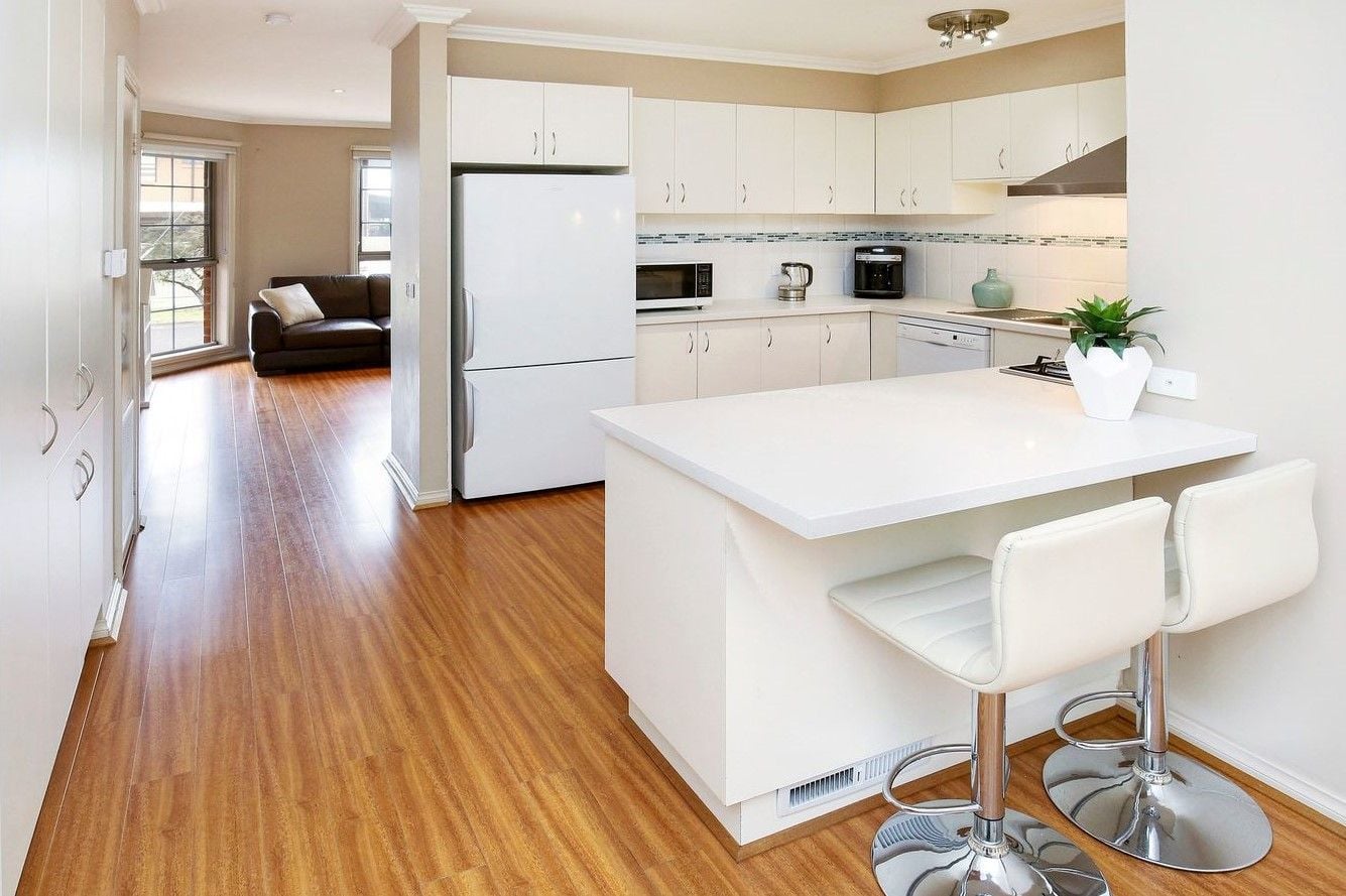 SPACIOUS MODERN TOWNHOUSE!