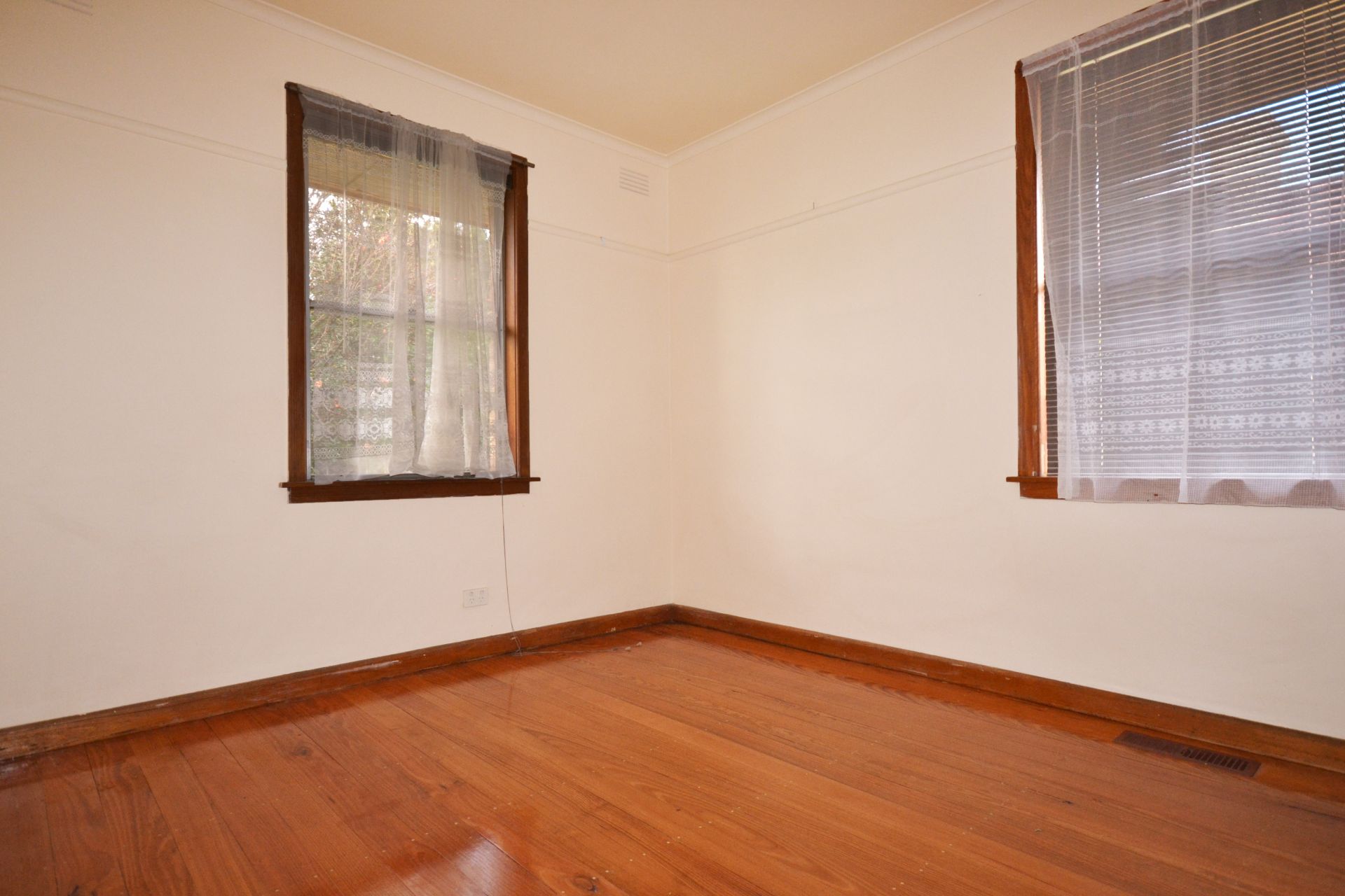 NEAT, TIDY AND READY TO MOVE IN