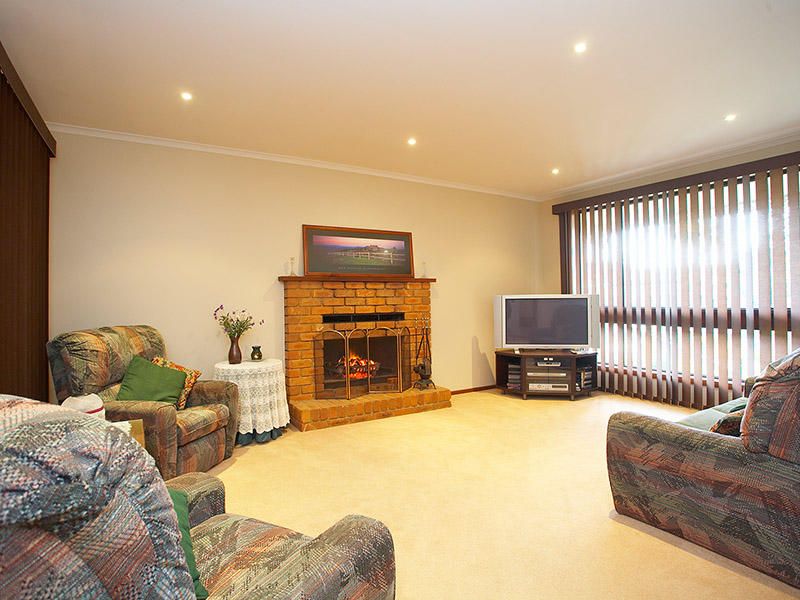 13 Ralph Court, Altona Meadows - Thumbnail 3