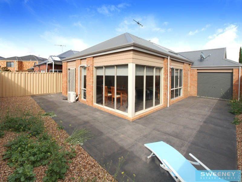 18 Clementson Drive, Caroline Springs - Thumbnail 7