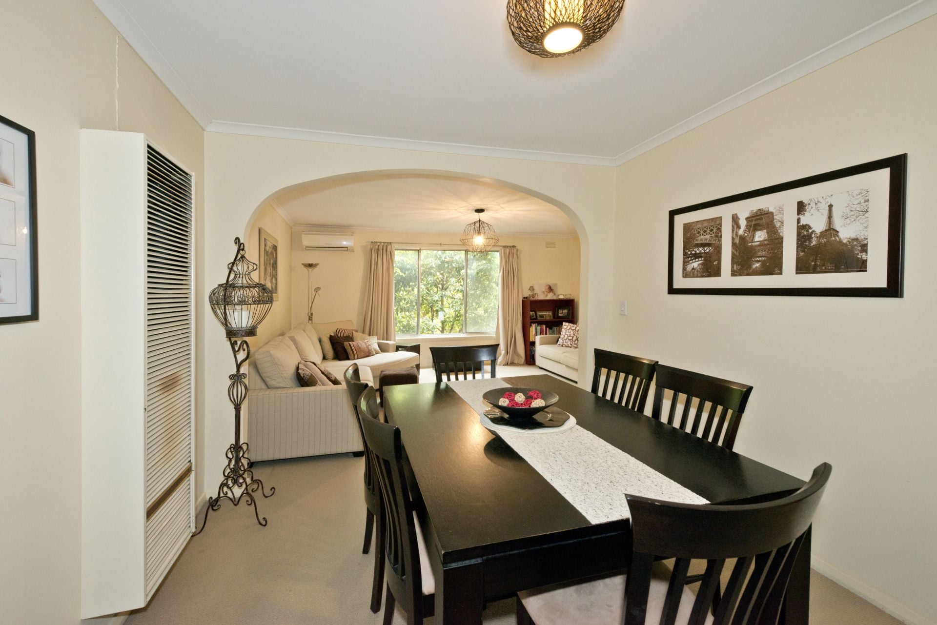 **Great location! Three bedrooms ready for lease