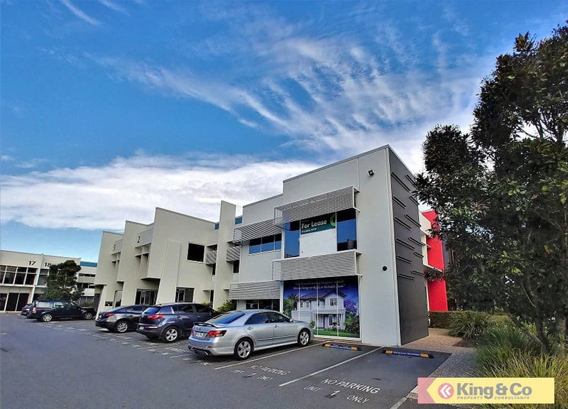 MODERN OFFICE WITH TEN CAR BAYS