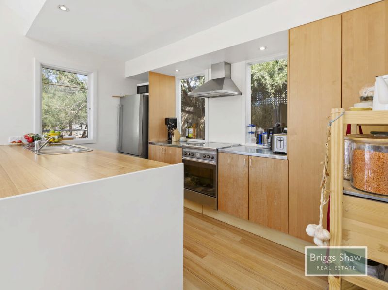 7 Summoner Street Blairgowrie VIC
 
 
 $1,450,000-1,595,000, 000 - Thumbnail 7