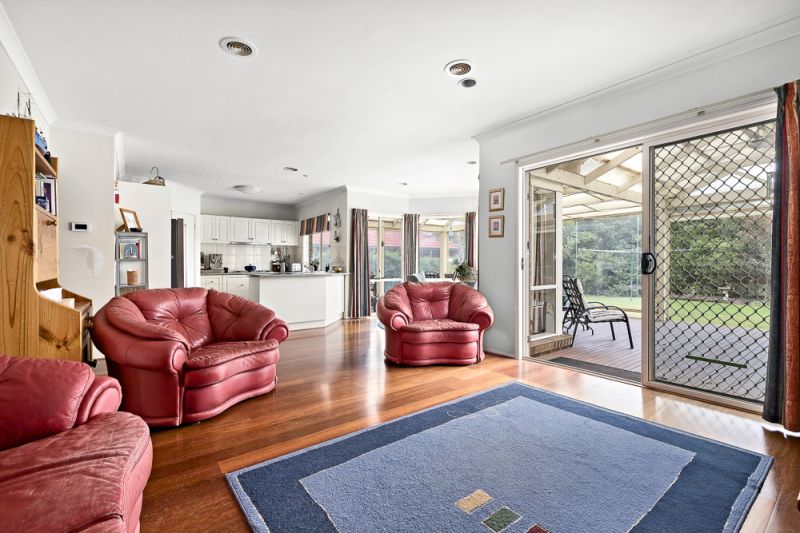 9 Learmonth Court, Caroline Springs - Thumbnail 7