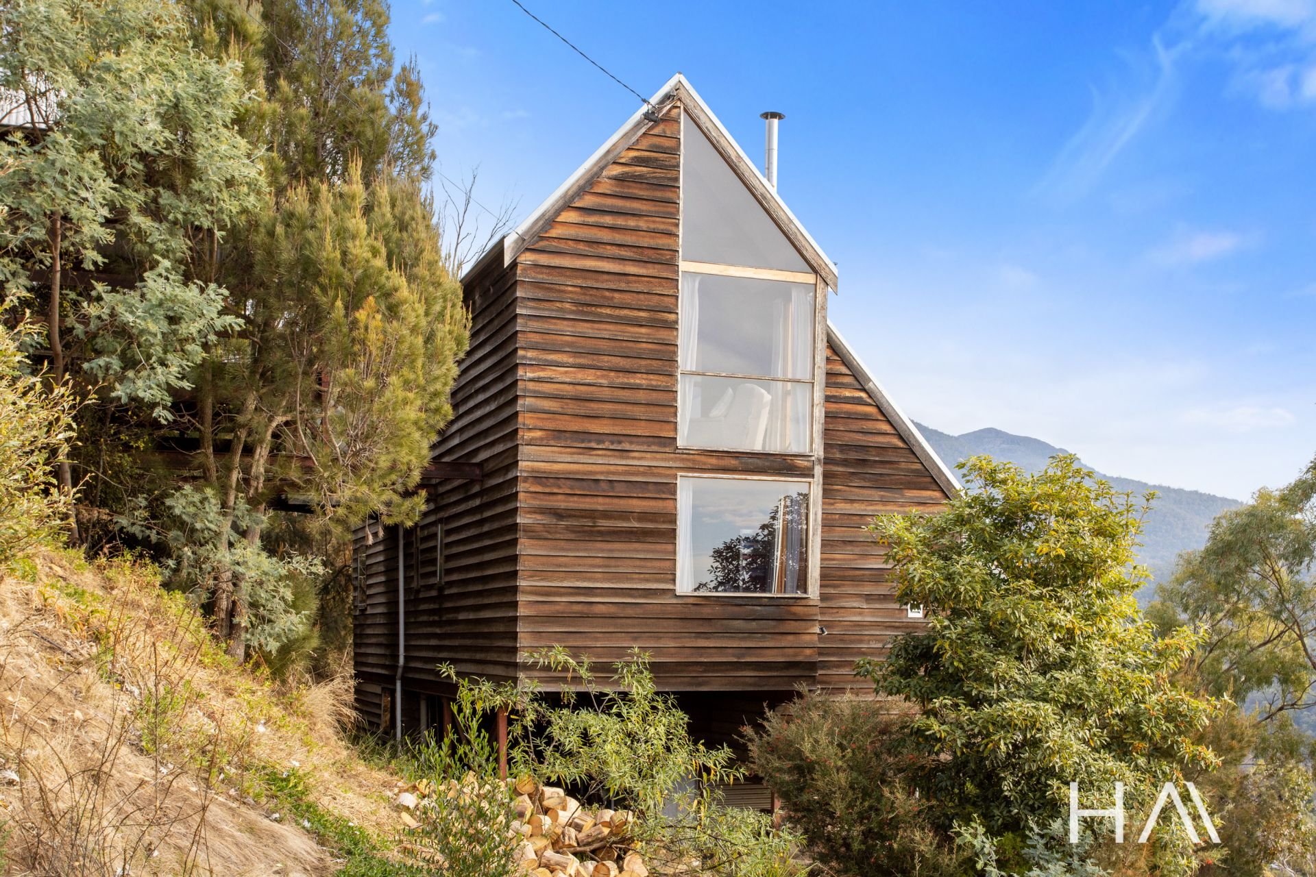 20 Grayling Avenue South Hobart, South Hobart - Thumbnail 2