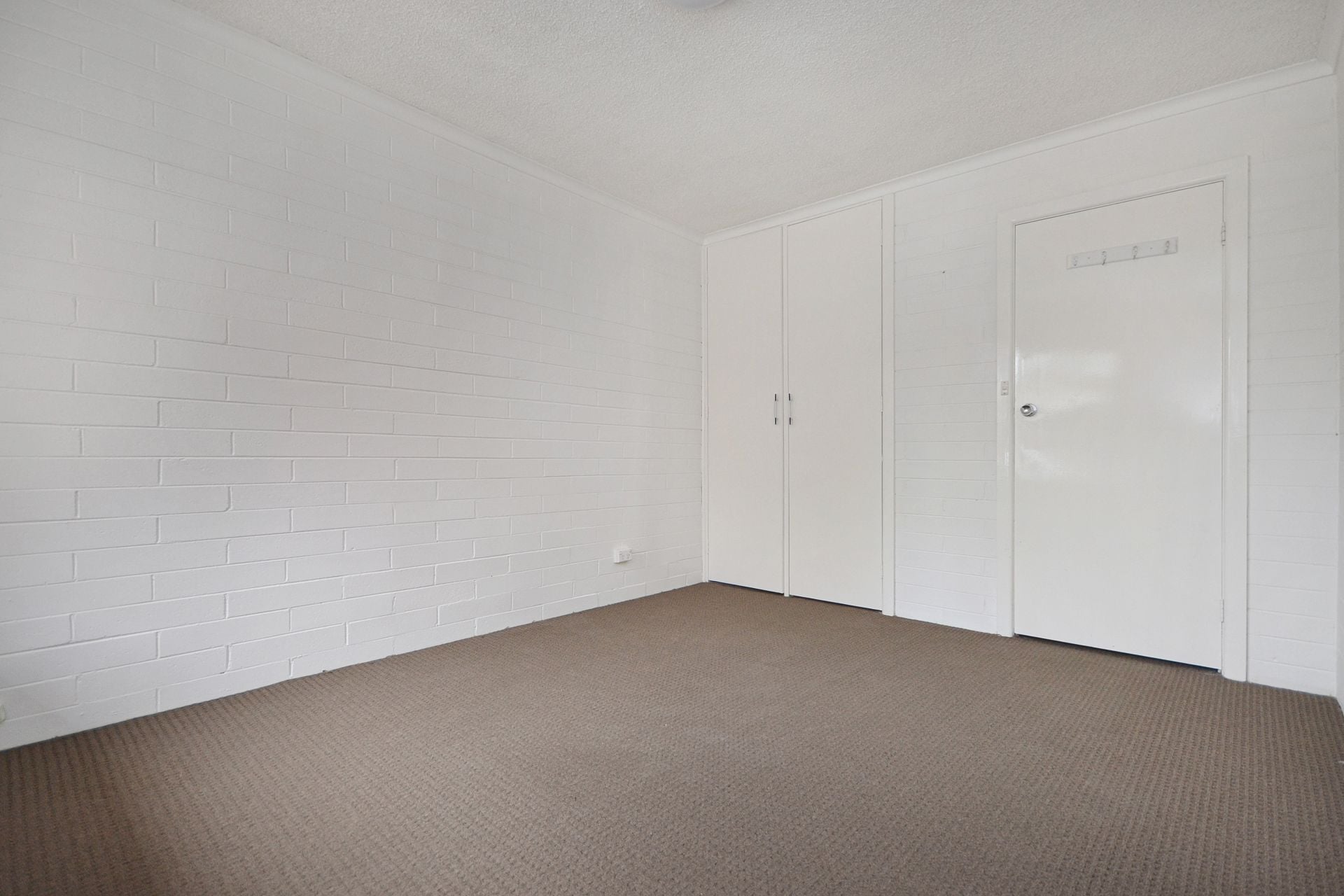 CUTE, COSY AND CONVENIENTLY LOCATED