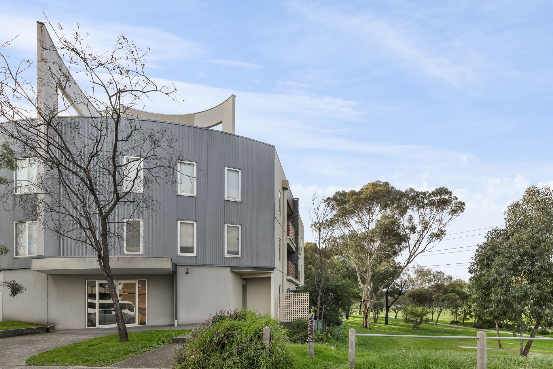 Parkside Serenity, Conveniently Positioned