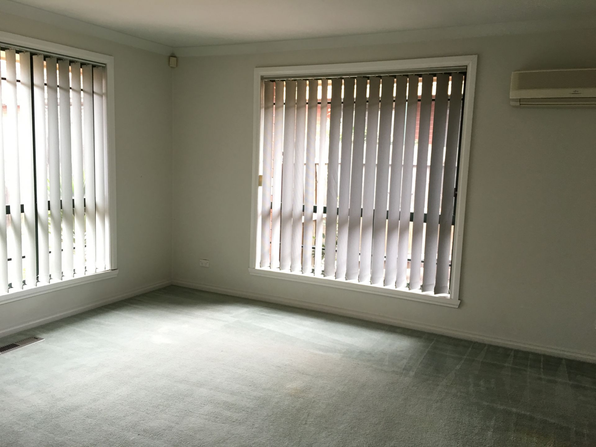 SPACIOUS 2 BEDROOM!!