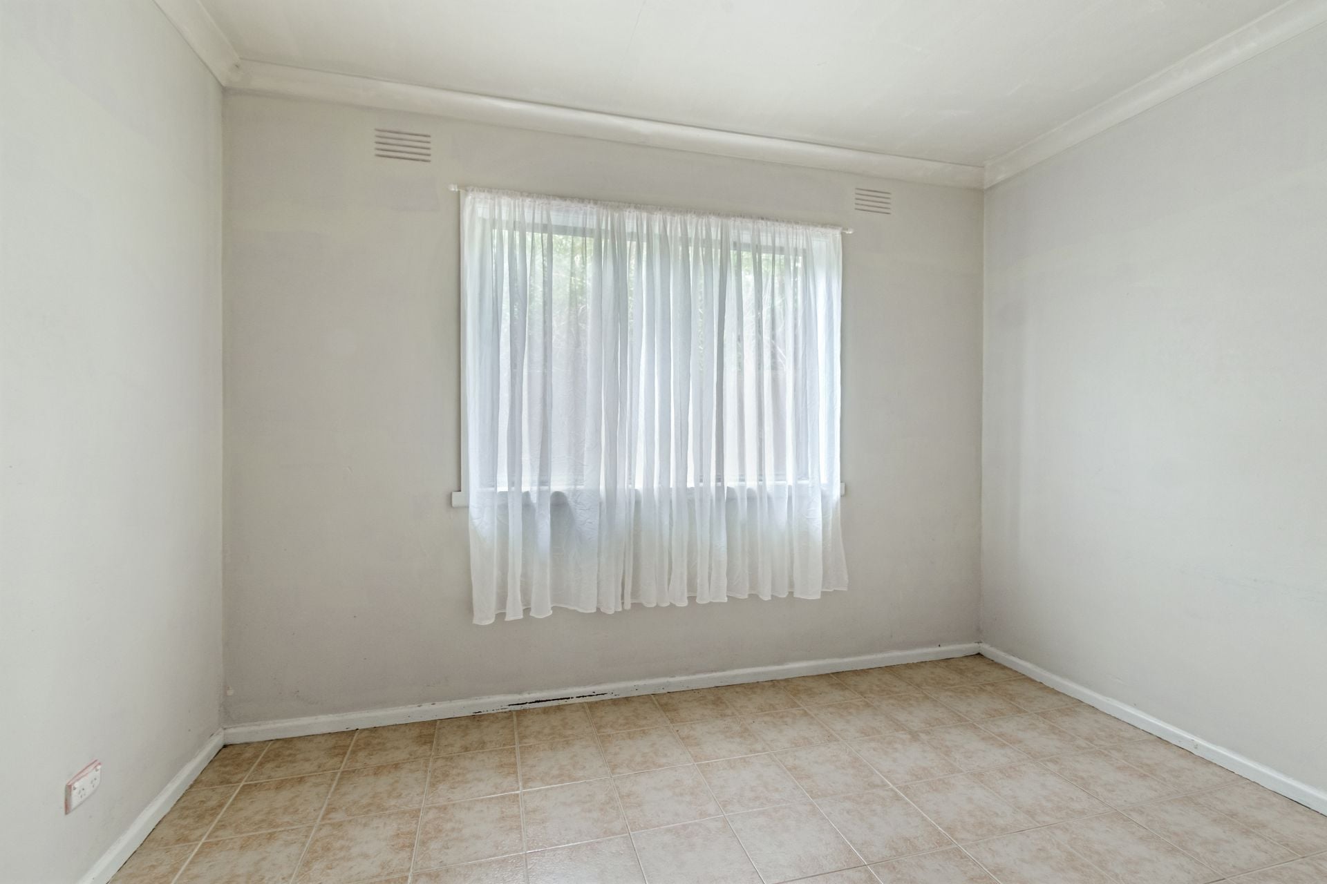 VERSATILE COMMERCIAL SPACE WITH GREAT EXPOSURE