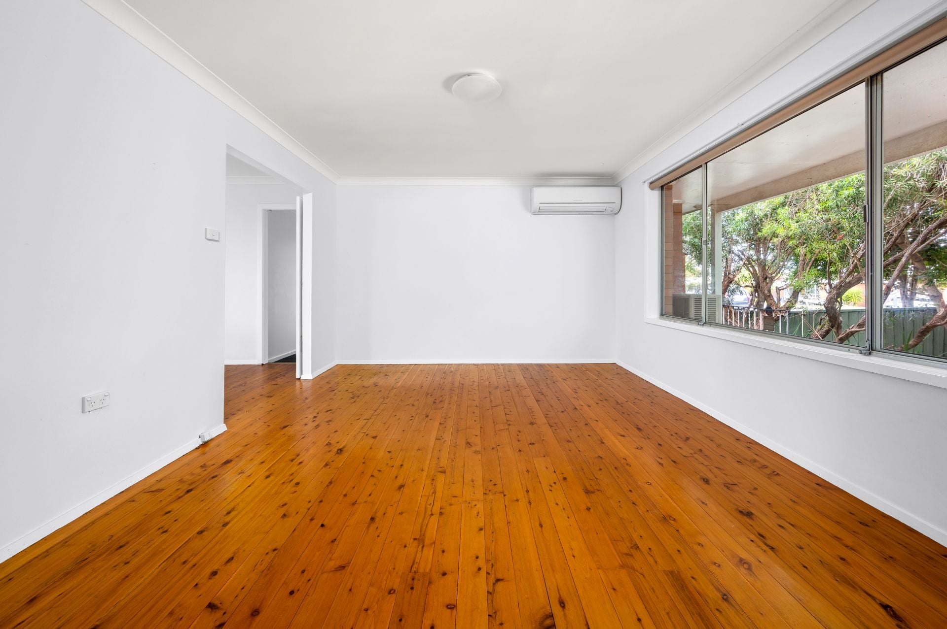 6 Strathmore Road, Caves Beach - Thumbnail 7
