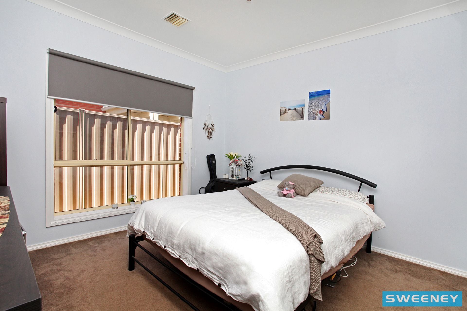 16 Hascombe Drive, Caroline Springs - Thumbnail 8