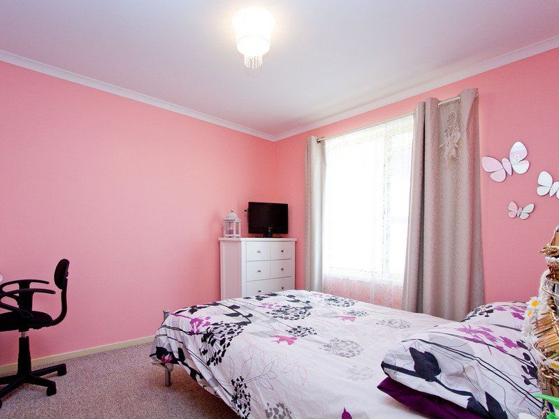 27 Adams Road Craigmore 5114