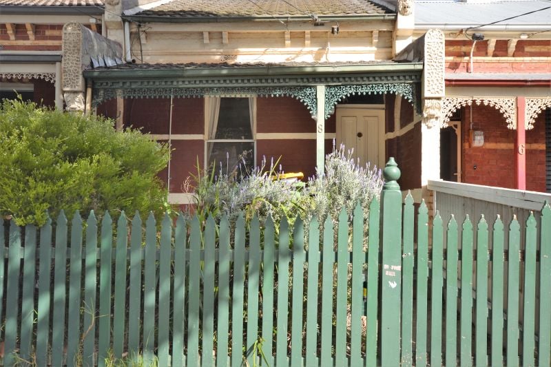 8 Milton Crescent, Preston