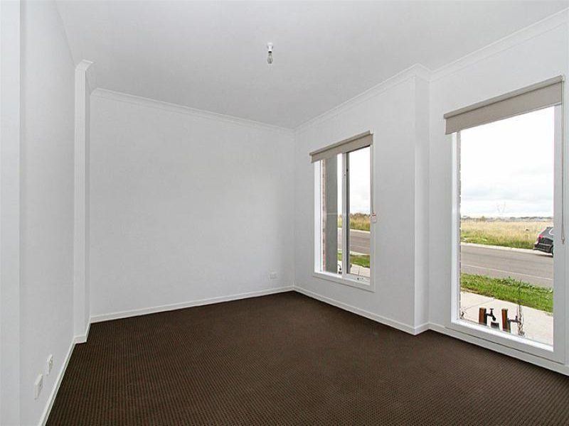 Brand New Light Filled Town House!