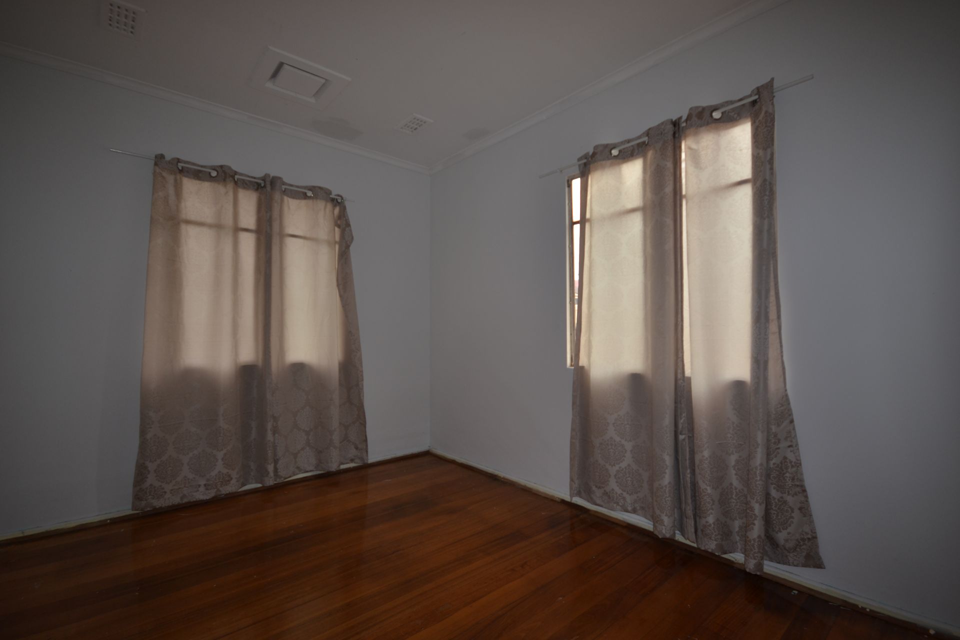 6 MONTH LEASE IDEAL!