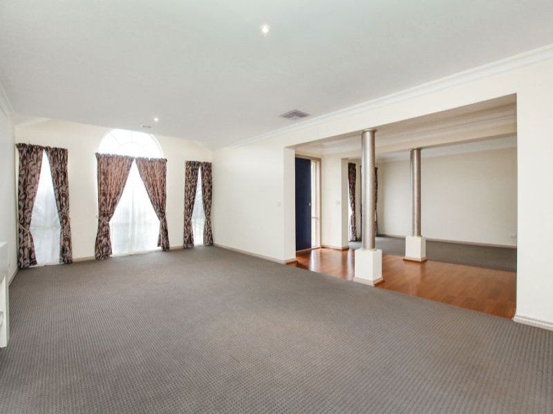 14 Oakview Parade, Caroline Springs - Thumbnail 8