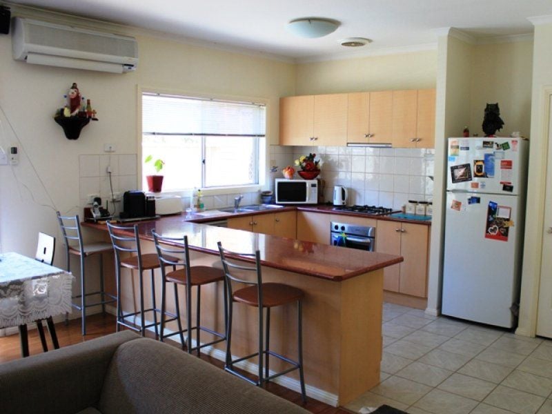 7 Morwell Gardens, CAROLINE SPRINGS Sweeney Estate Agents