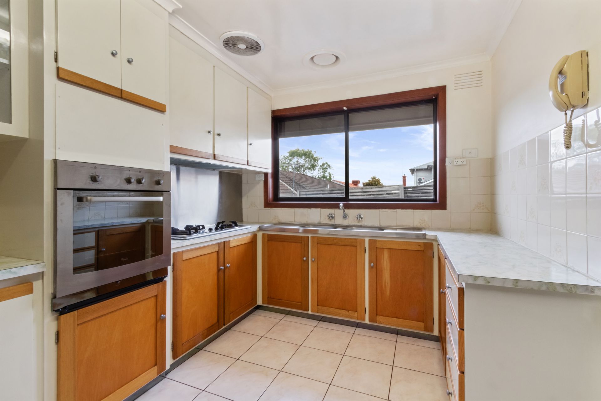 A Vision Of Mid-Century Charm With Spacious Dimensions