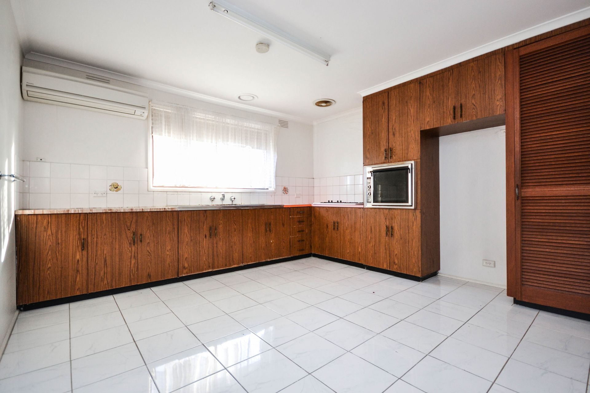 PRICE DROPPED, COSY AND PERFECTLY POSITIONED!