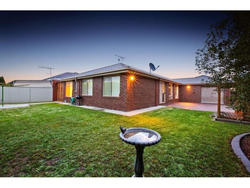22 Lanaghan Avenue, Caroline Springs - Thumbnail 8