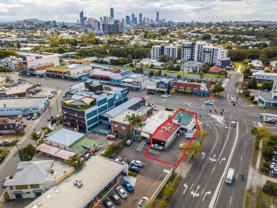 ICONIC STONES CORNER POSITION!