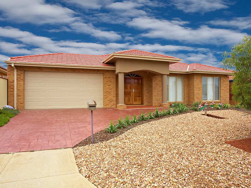 8 Cooks Way, Taylors Hill - Thumbnail 2