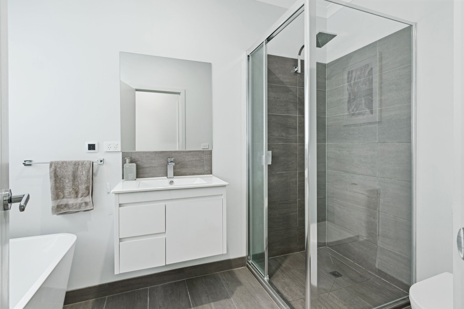 Immaculate townhouse in Prime Location