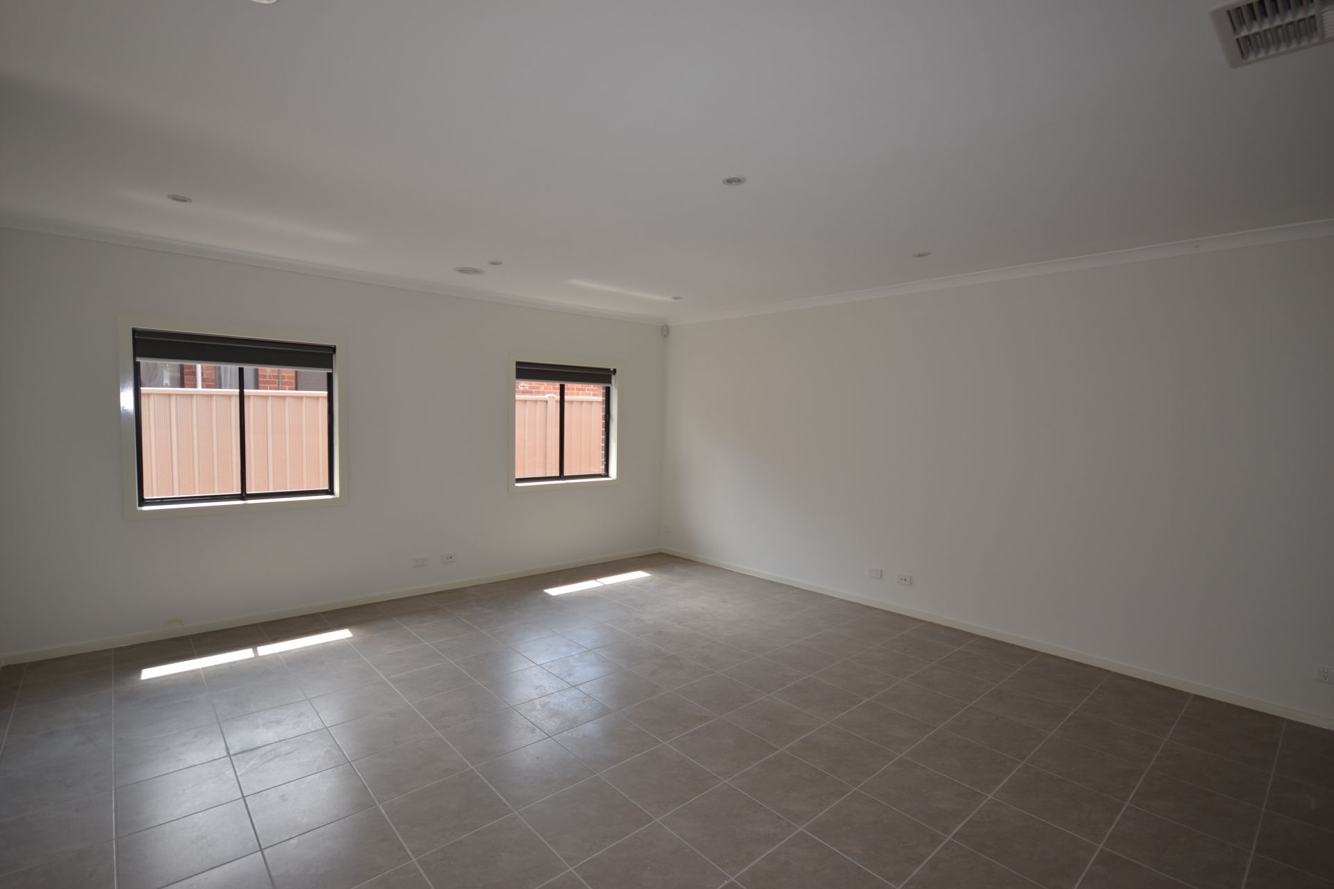 MODERN 4 BEDROOM HOUSE AND LOW MAINTENANCE BLOCK - SOUNDS PERFECT!