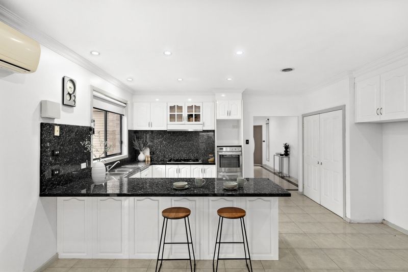 8 Parkside Close, Caroline Springs - Thumbnail 8