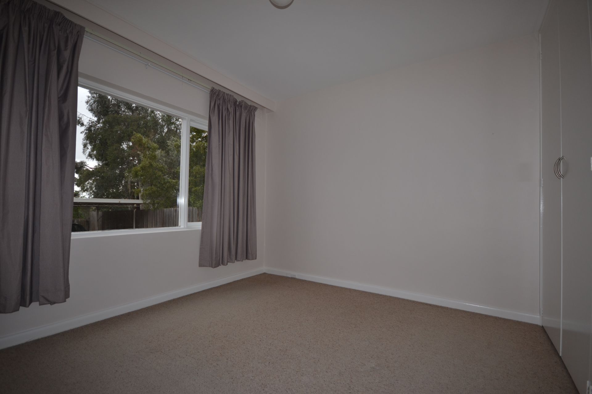 LARGE ONE BEDROOM APARTMENT IN A SOUGHT AFTER LOCATION