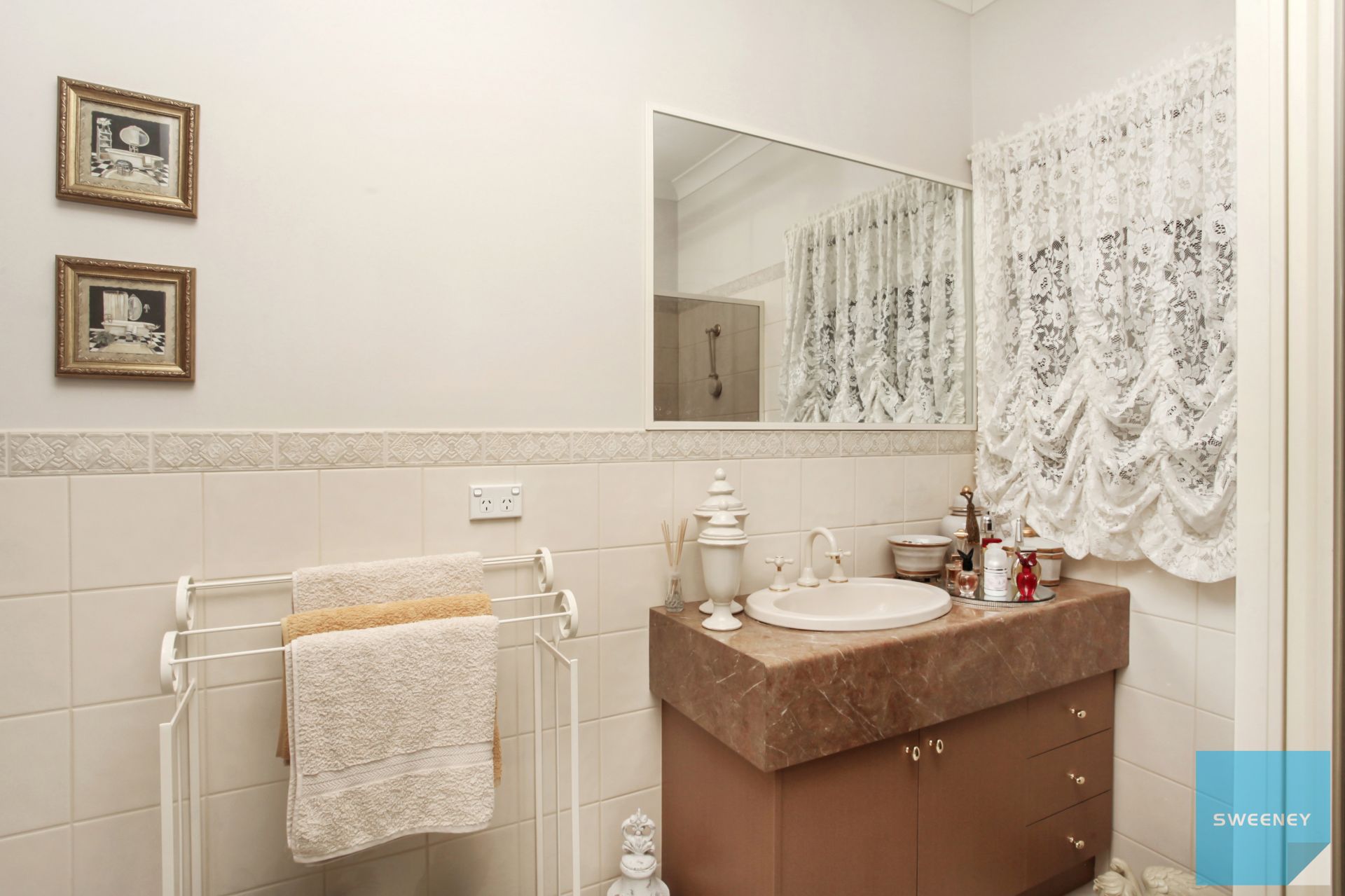 33 Cairn Curran Terrace, CAROLINE SPRINGS Sweeney Estate Agents