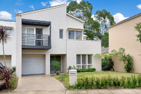 19 Egerszegi Avenue, Newington