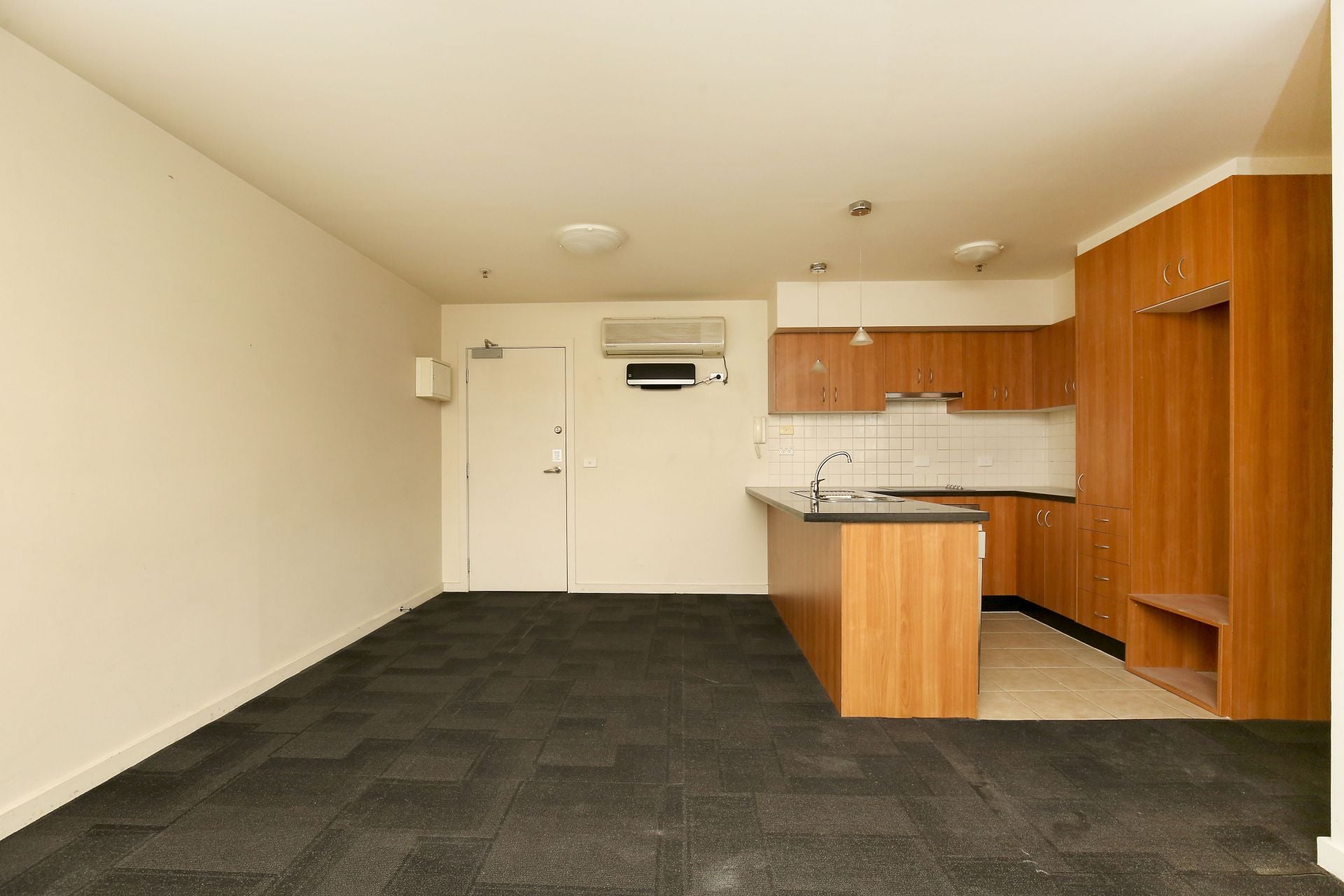 CONVENIENT APARTMENT LIVING