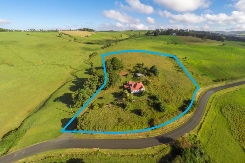 Weatherboard Home, 5 Acres, 850m to Town Centre