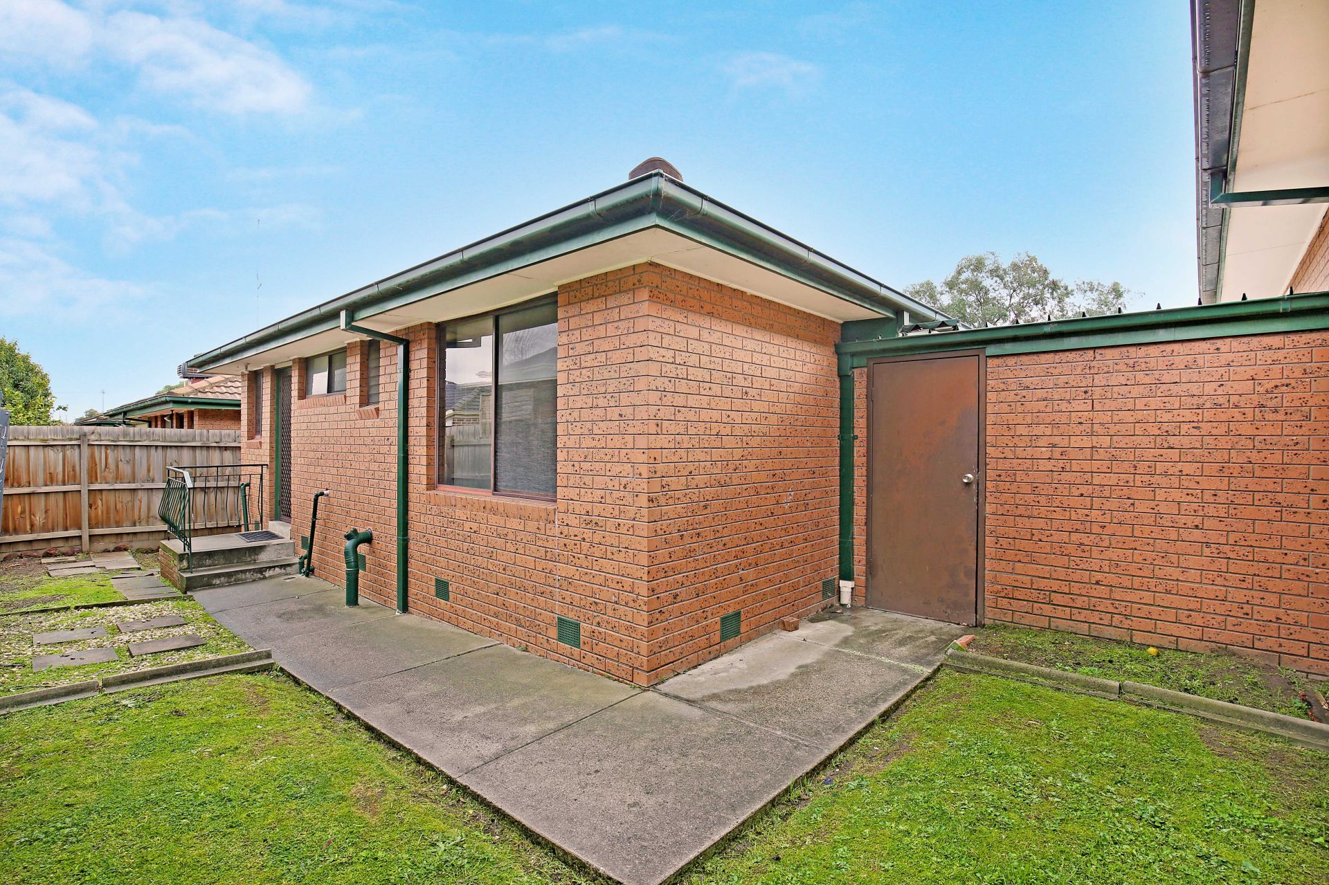 Neat and Tidy Two Bedroom In Quite Location !!!