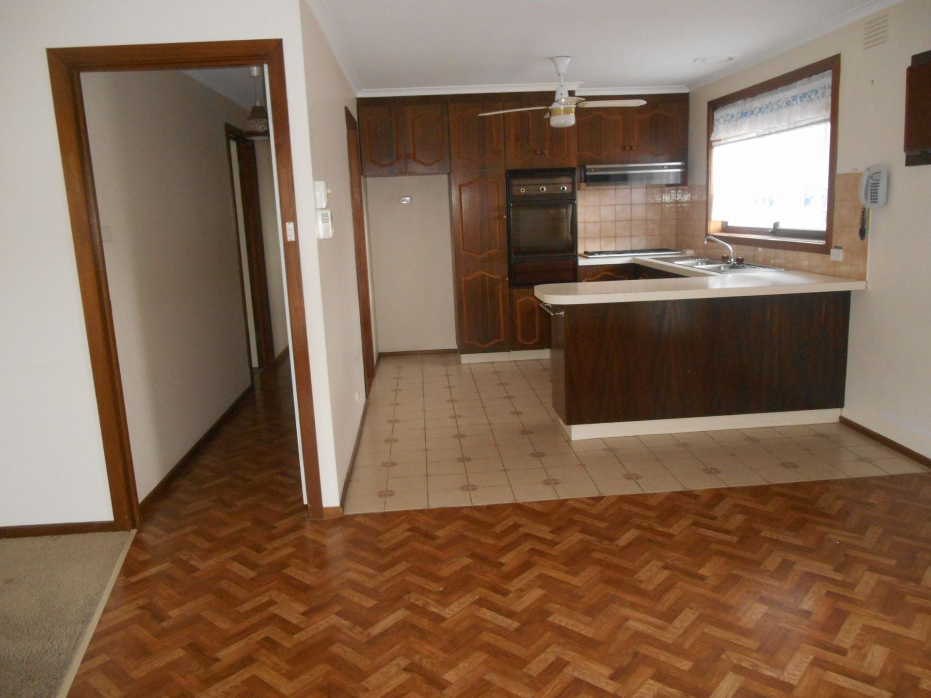 Great Location, 3 Bedroom Unit