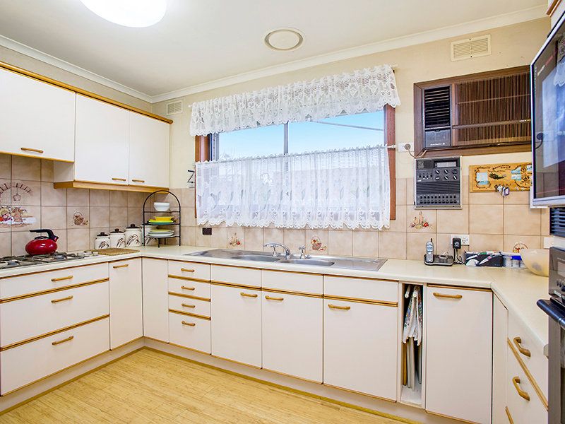 15 Langhorne Street, Altona Meadows - Thumbnail 3