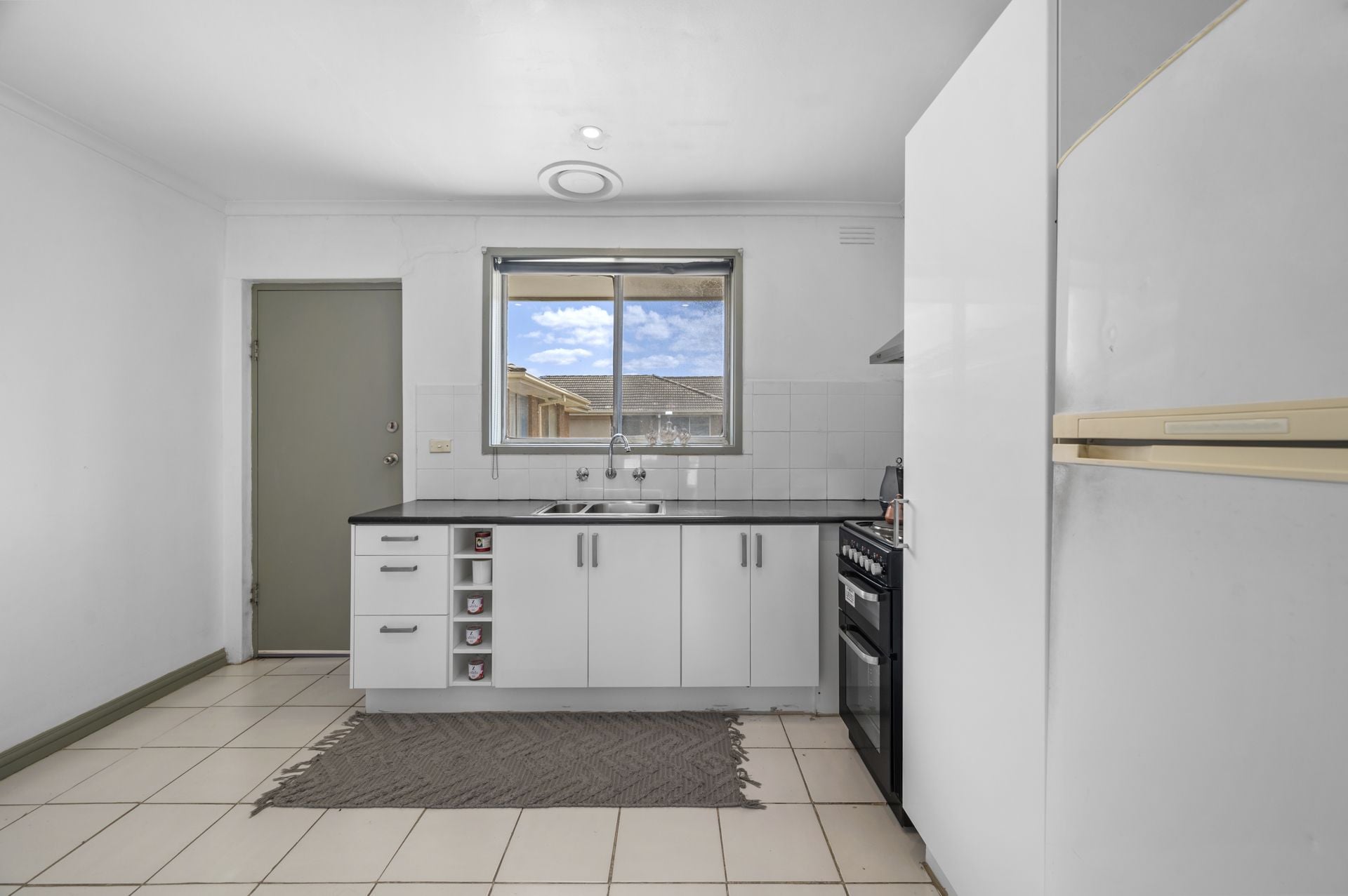 AFFORDABLE START - WALK TO GOWRIE TRAIN STATION $