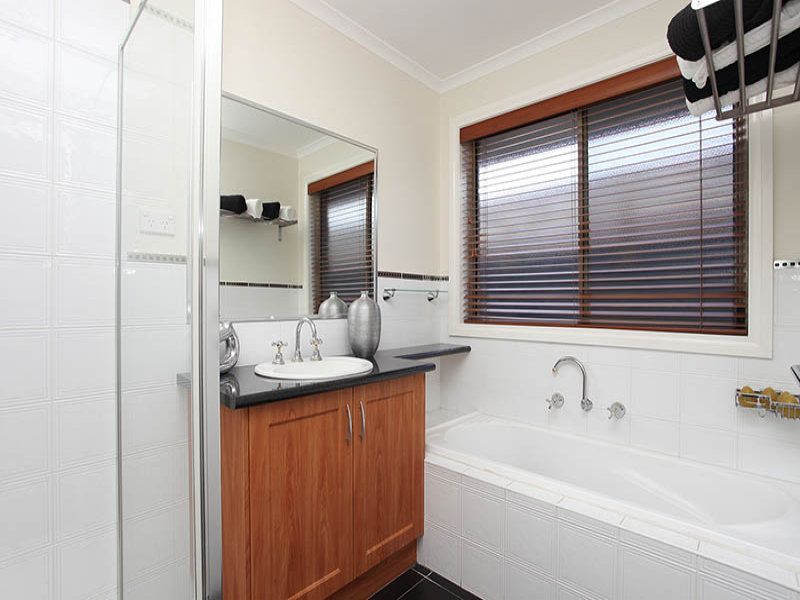 6 Lazar Grove SOUTH MORANG, South Morang - Thumbnail 6