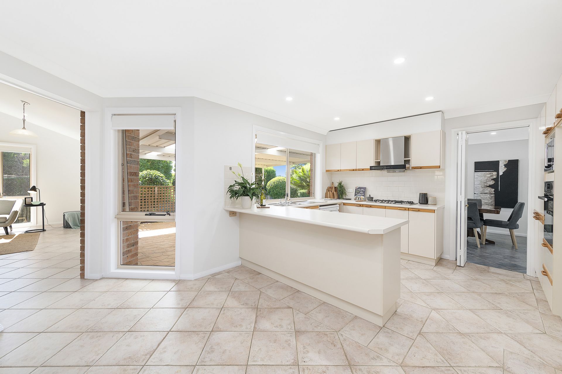 12 Broadoak Place, Castle Hill, Hill - Thumbnail 5