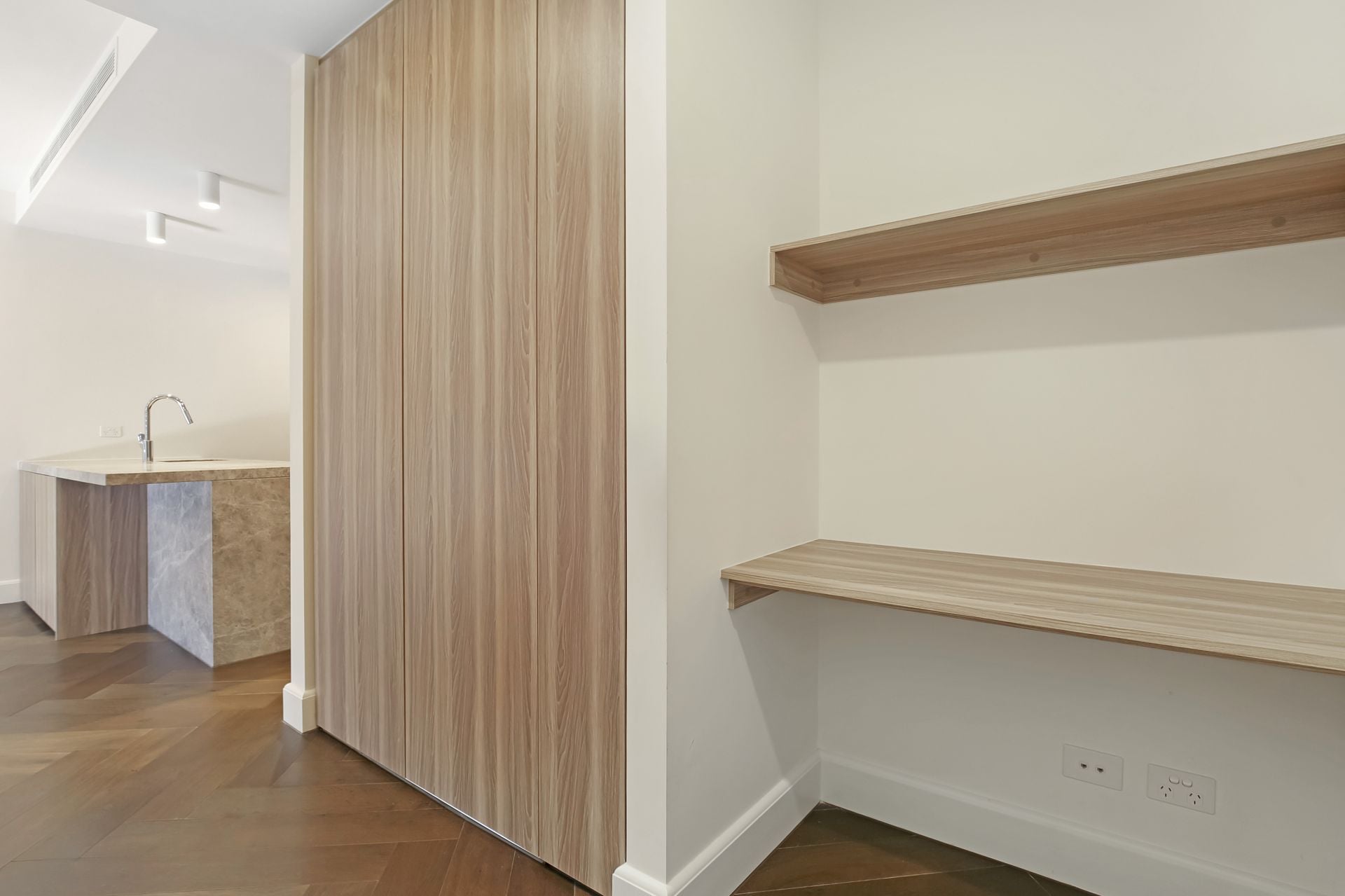 **Elegant 1 Bedroom - Plus Study - Luxury Apartment**